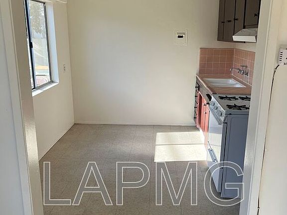 5th image of 5261-5263 Auckland Ave