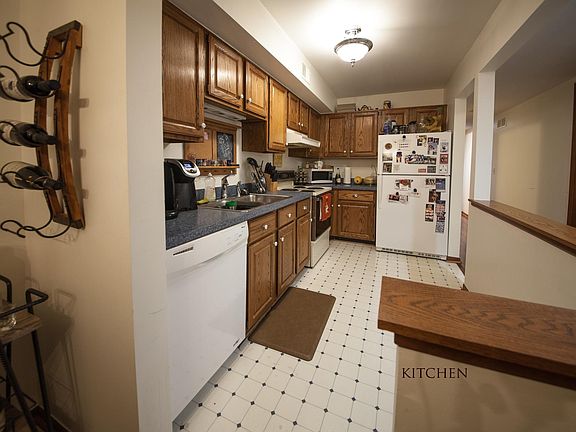 5th image of 141 Pinewood Cir