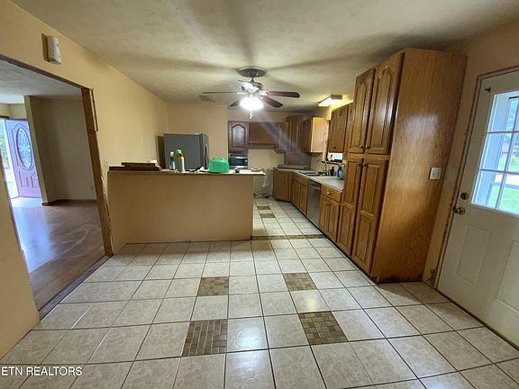 2nd image of 704 Montvue Ave