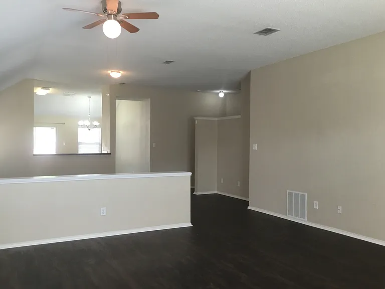 7605 Stanhope Ln — Photo 6