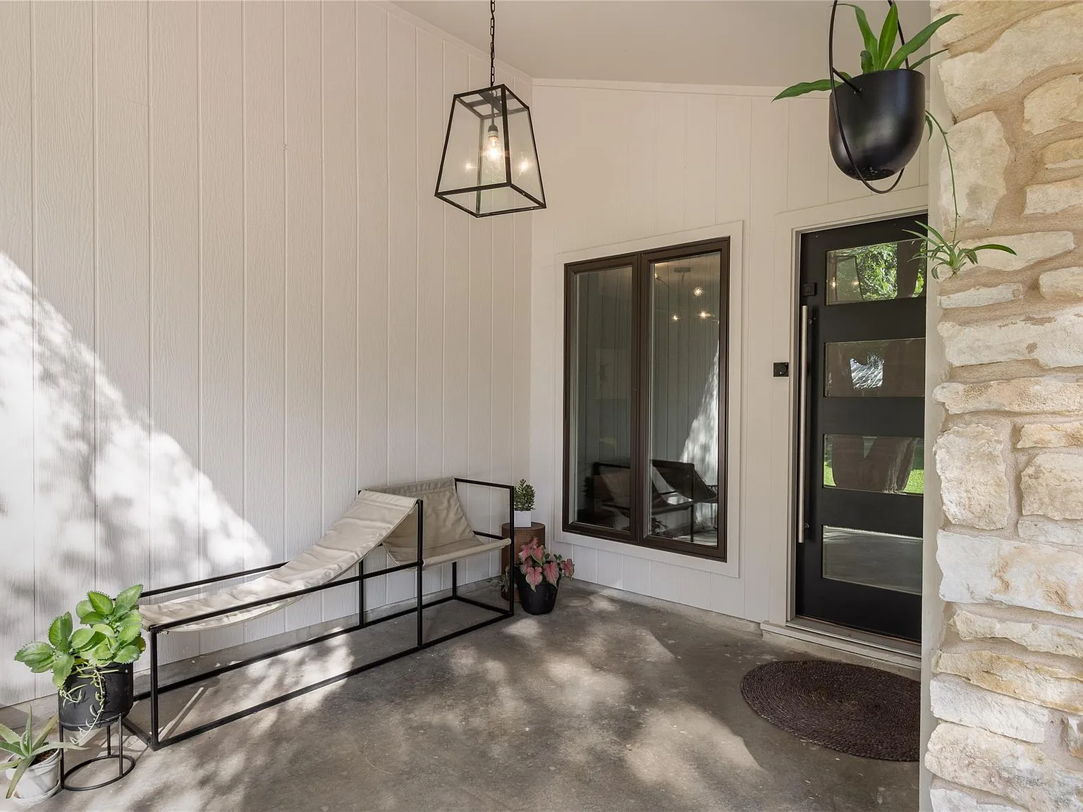 4 bed, 2.0 bath, 1562 sqft, $3,100 — Photo 2