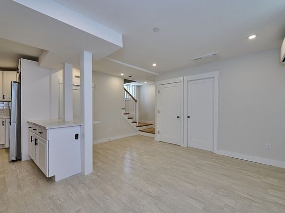 4th image of 17 Macarthur St #1