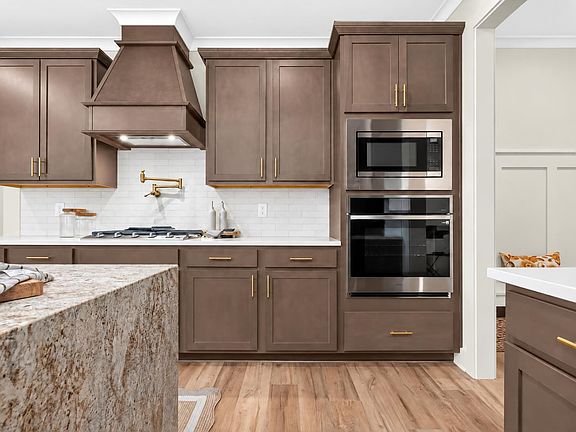 3rd image of 408 Victoria Way