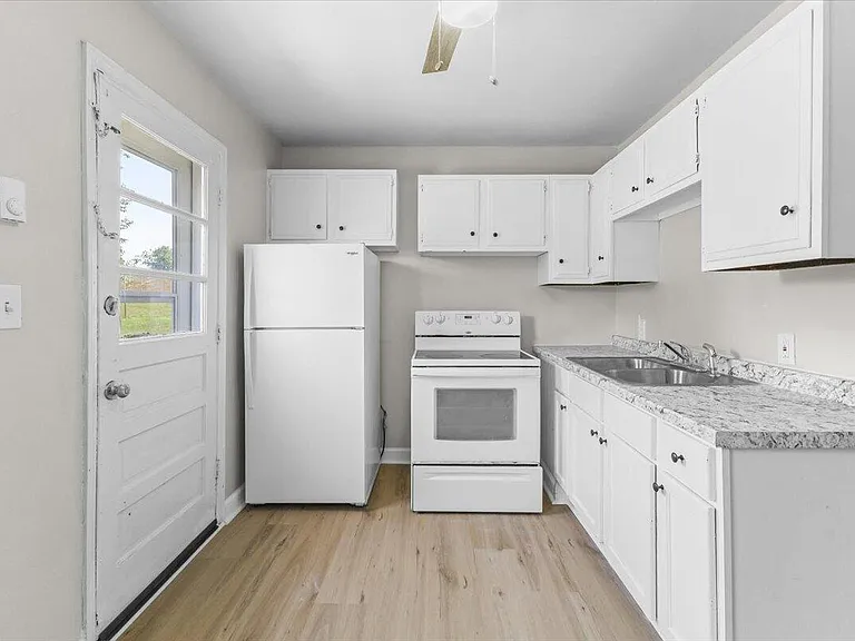 713 Bibb St NE — Photo 3