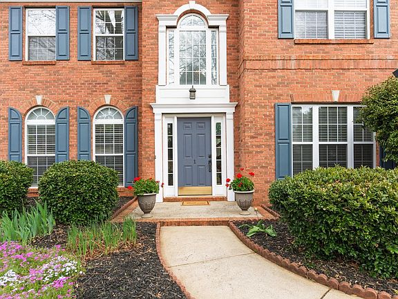 3rd image of 1 Treyburn Ct