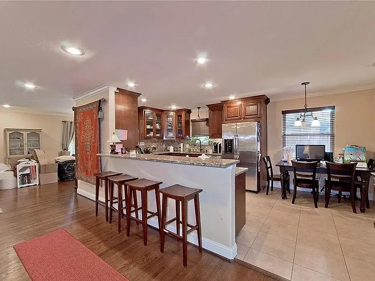 6215 Saratoga Cir — Photo 4