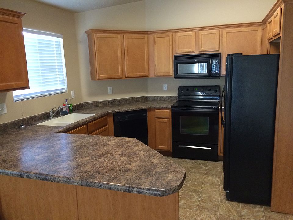 Spacious kitchen with good quality appliances.