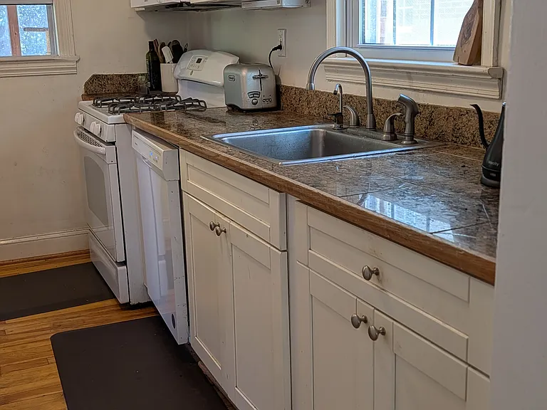 Upstairs kitchen with granite counters, ice maker, water filter, gas stove, DW, garbage disposal, slide out pantry doors