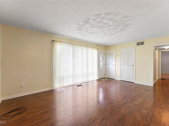 3rd image of 293 W 14th St