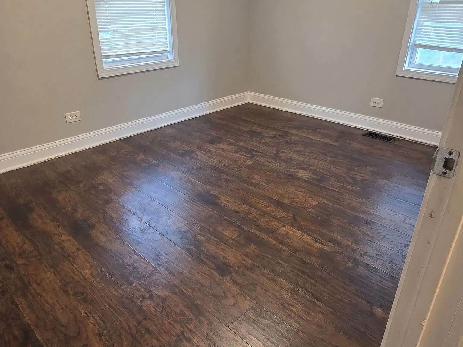 4 bed, 1.5 bath, 980 sqft, $1,950 — Photo 2