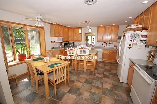 2310 N Lake Dr Photo 1