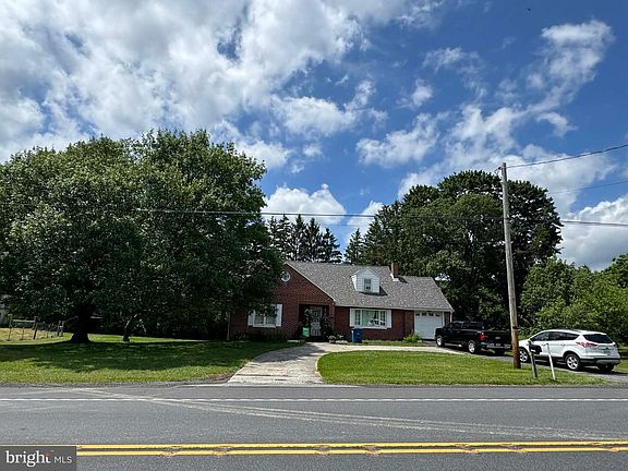 3rd image of 2165 Bedford Valley Rd
