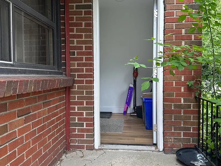101 Oxford St W #MAIN — Photo 3