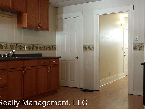 3rd image of 110 N Main St