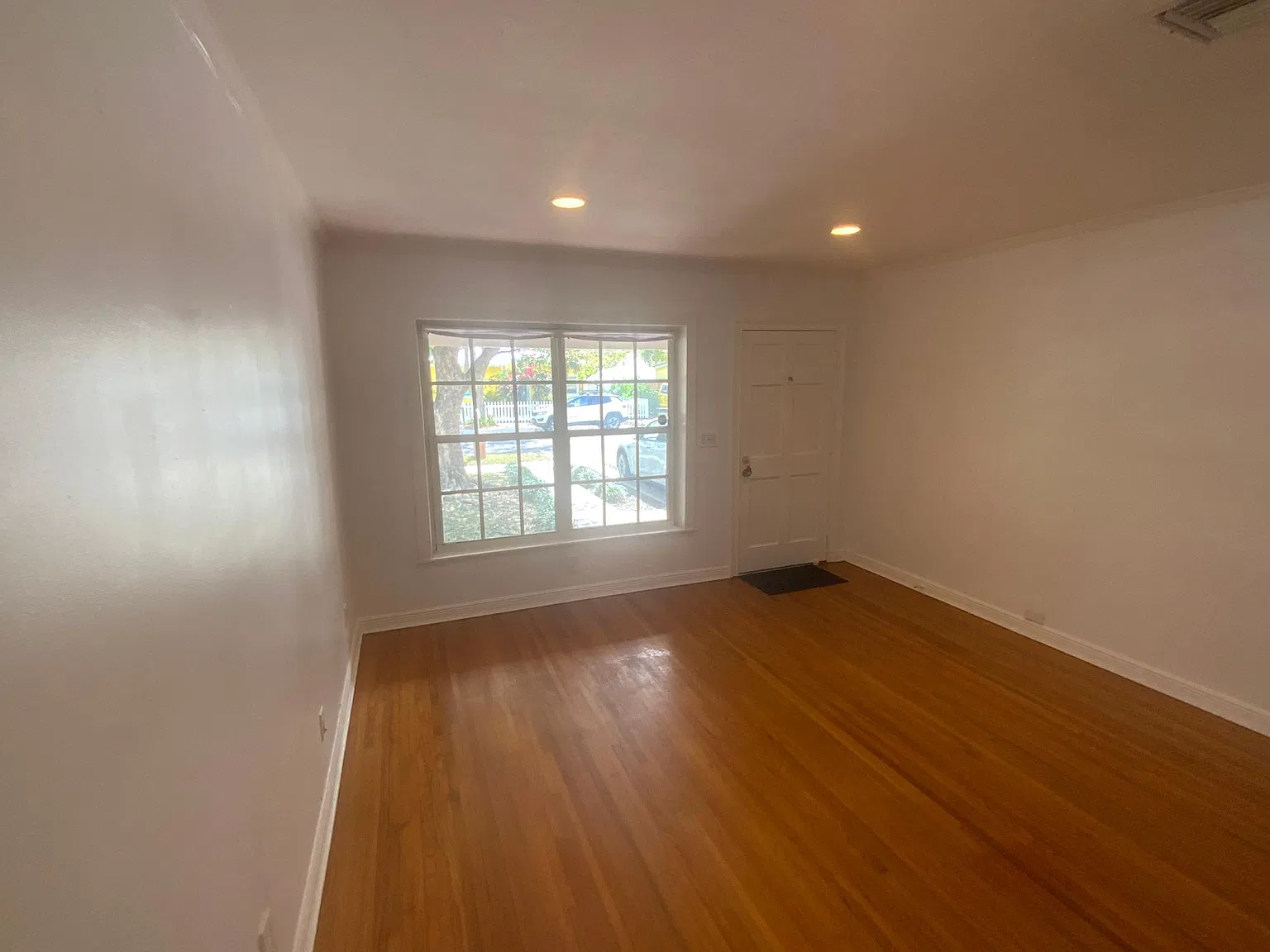 2 bed, 1319 sqft, $3,900 — Photo 3