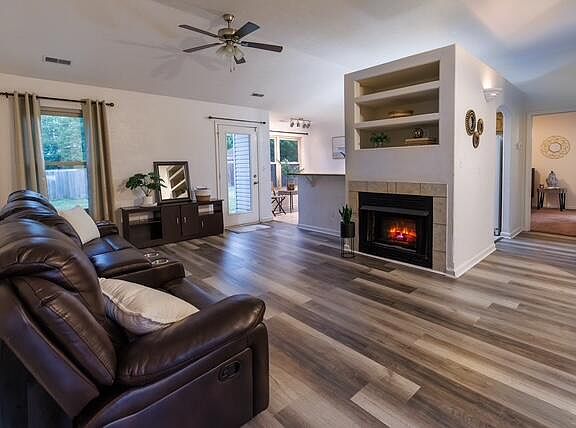 3rd image of 3021 Town Branch Rd