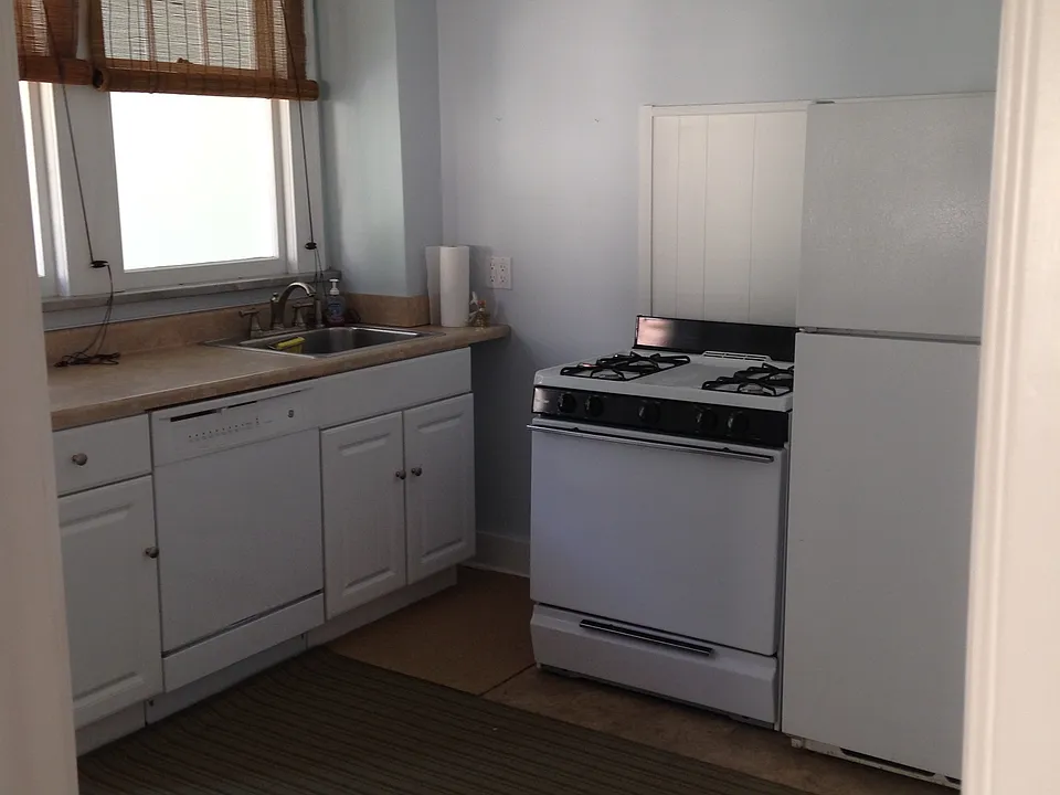 Kitchen with dishwasher