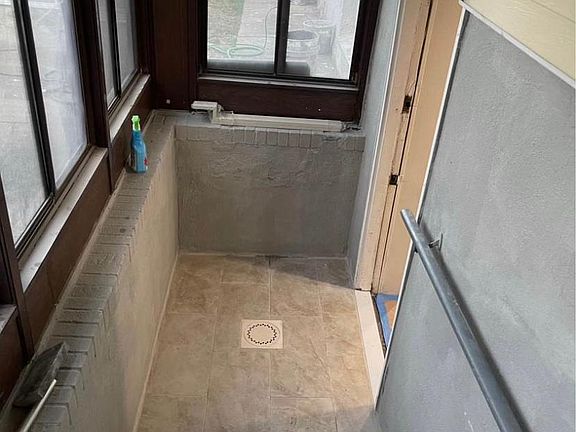 2nd image of 27 Lamport Blvd #B