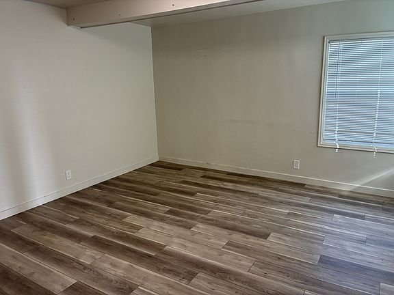 3rd image of 992 Warren St