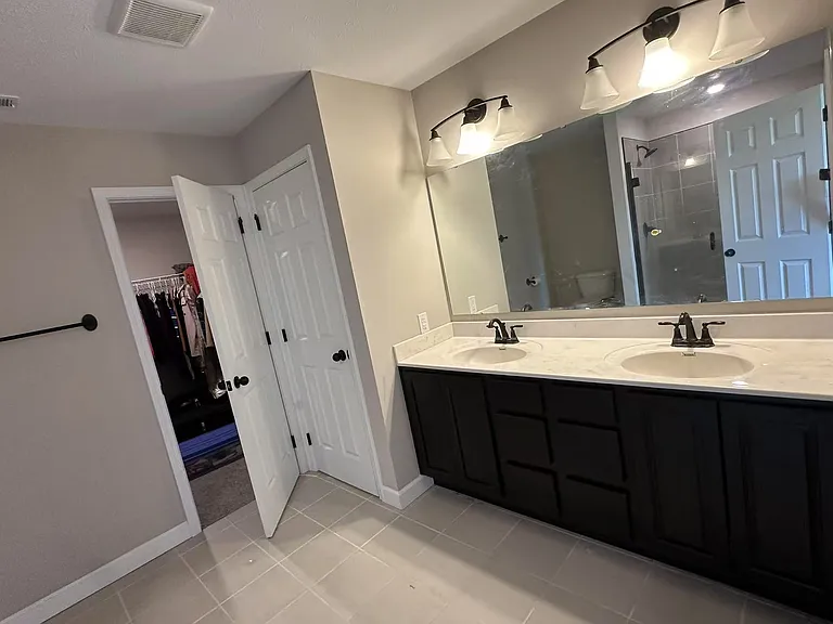 master bedroom private bath