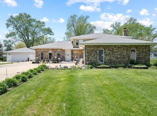 1S476 Macarthur Dr, Oakbrook Terrace, IL