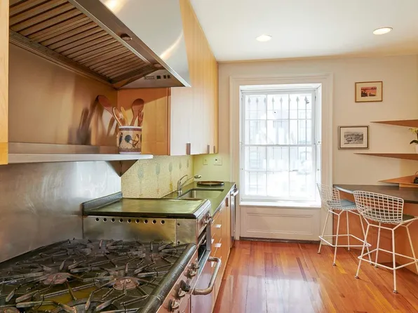 225 East 62nd Street image 4 of 17