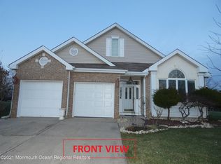 52 Leeds Ln, Monroe Township, NJ 08831