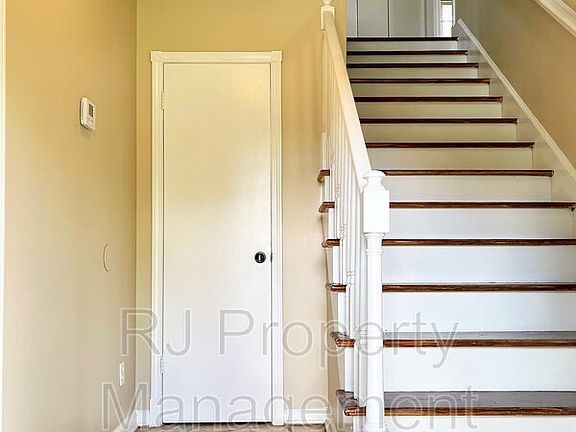 2nd image of 5025 Darlington Dr