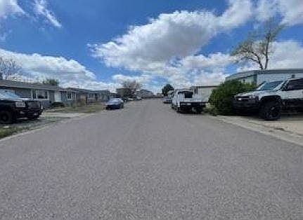 5th image of 260 Dahlia St