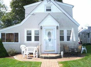 11 Hills Pkwy, Narragansett, RI 02882