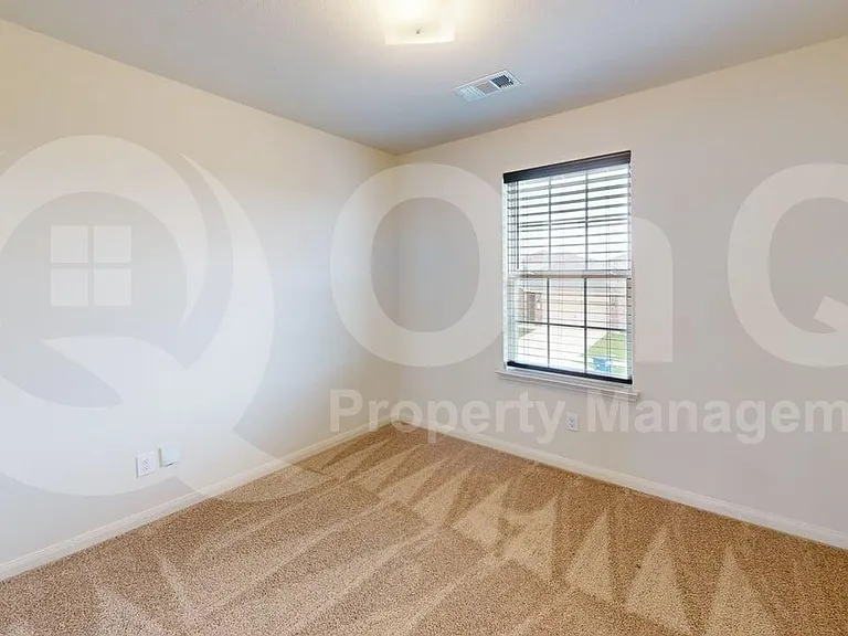 1623 White Mountain Way — Photo 13