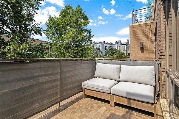 Sold by Compass | media 10