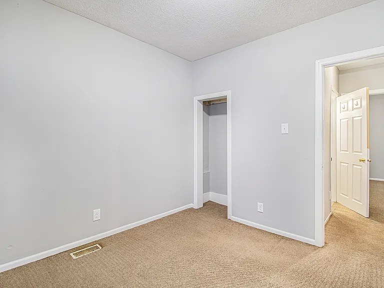 1234 Bissell St — Photo 9