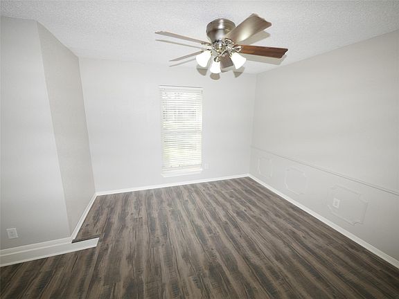 3rd image of 1119 Montour Dr