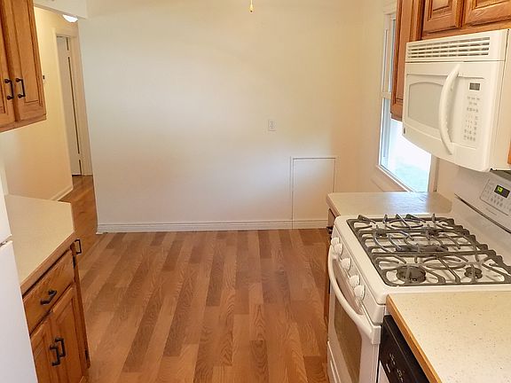 5th image of 16399 Shelby Dr