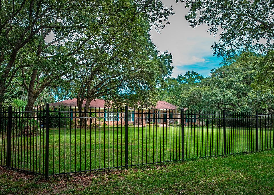House front yard gated