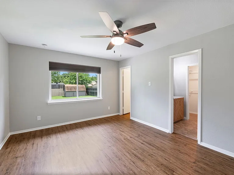 6540 Victoria Ave — Photo 11