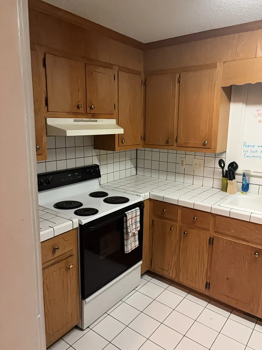 Common Area Kitchen - 1024 Park Avenue Ext