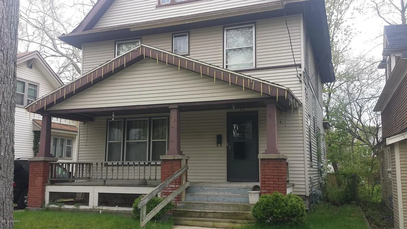 914 Prince St SE photo 1