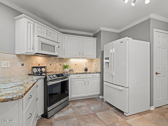 5th image of 905 Meadowbrook S
