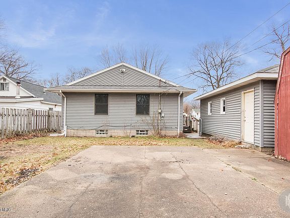 4th image of 1381 Francis Ave