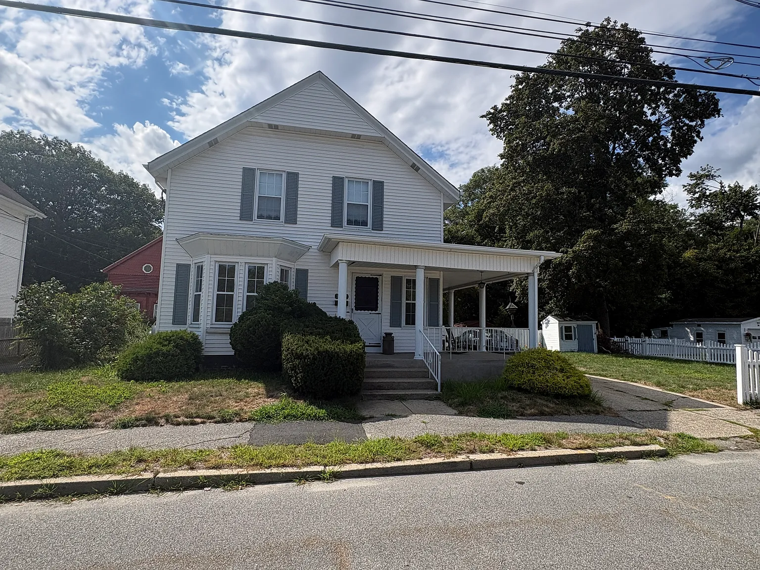 3 bed, 1.5 bath, 1700 sqft, $1,000 — Photo 1