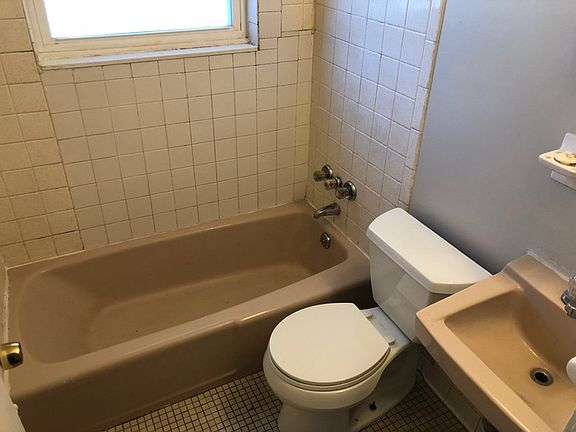 4th image of 3705 Briarbridge Ln APT 3