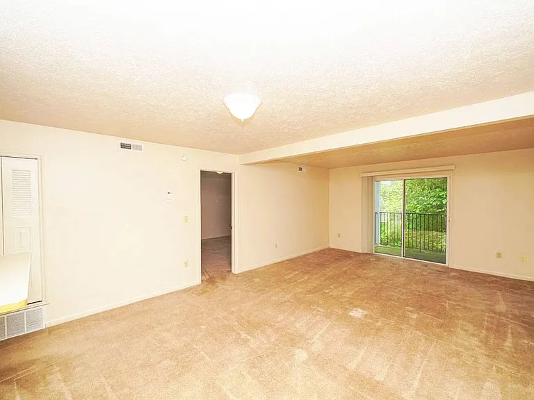 Windmill Lakes Apartments — Photo 24