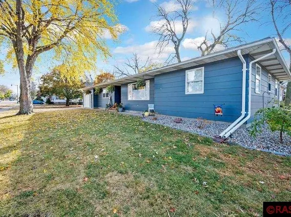 306 E 7th St, Blue Earth, MN 56013