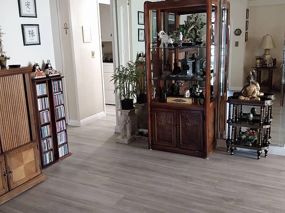 Living Room w/mirrored wall