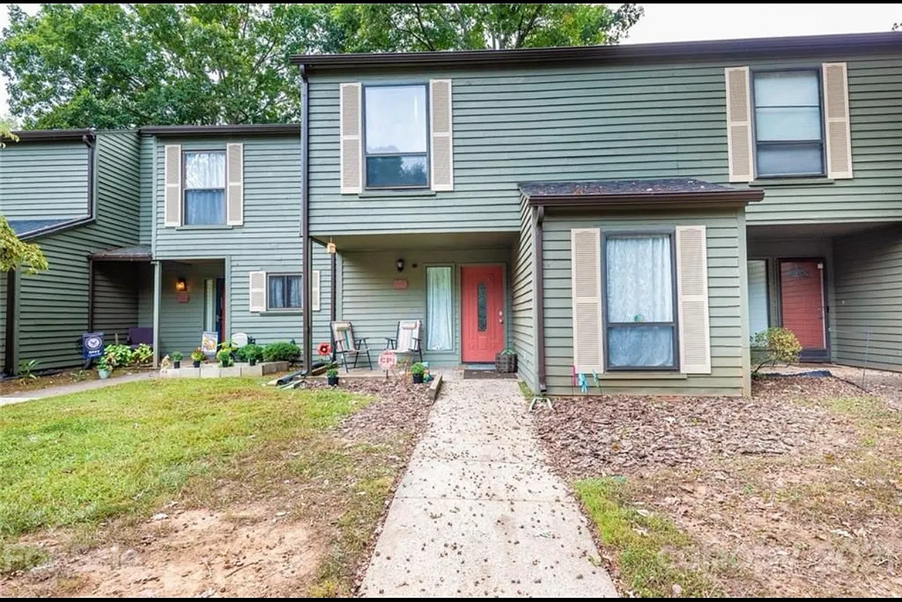 4340 N Center St — Photo 1
