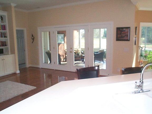 4th image of 108 Cottonwood Creek Ln