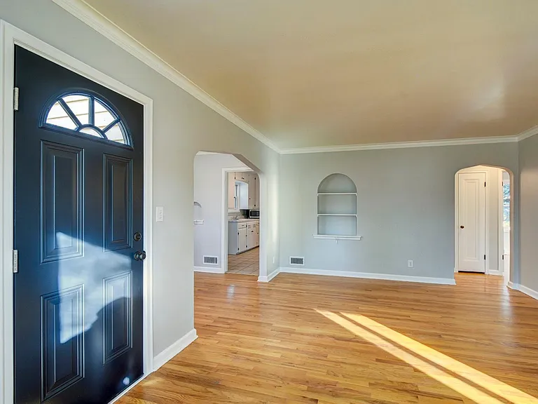 6032 William St — Photo 7