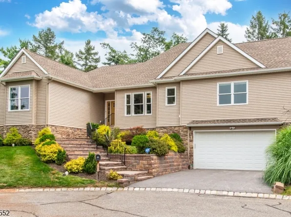 18 Post Oak Ct, Hardyston Twp., NJ 07419